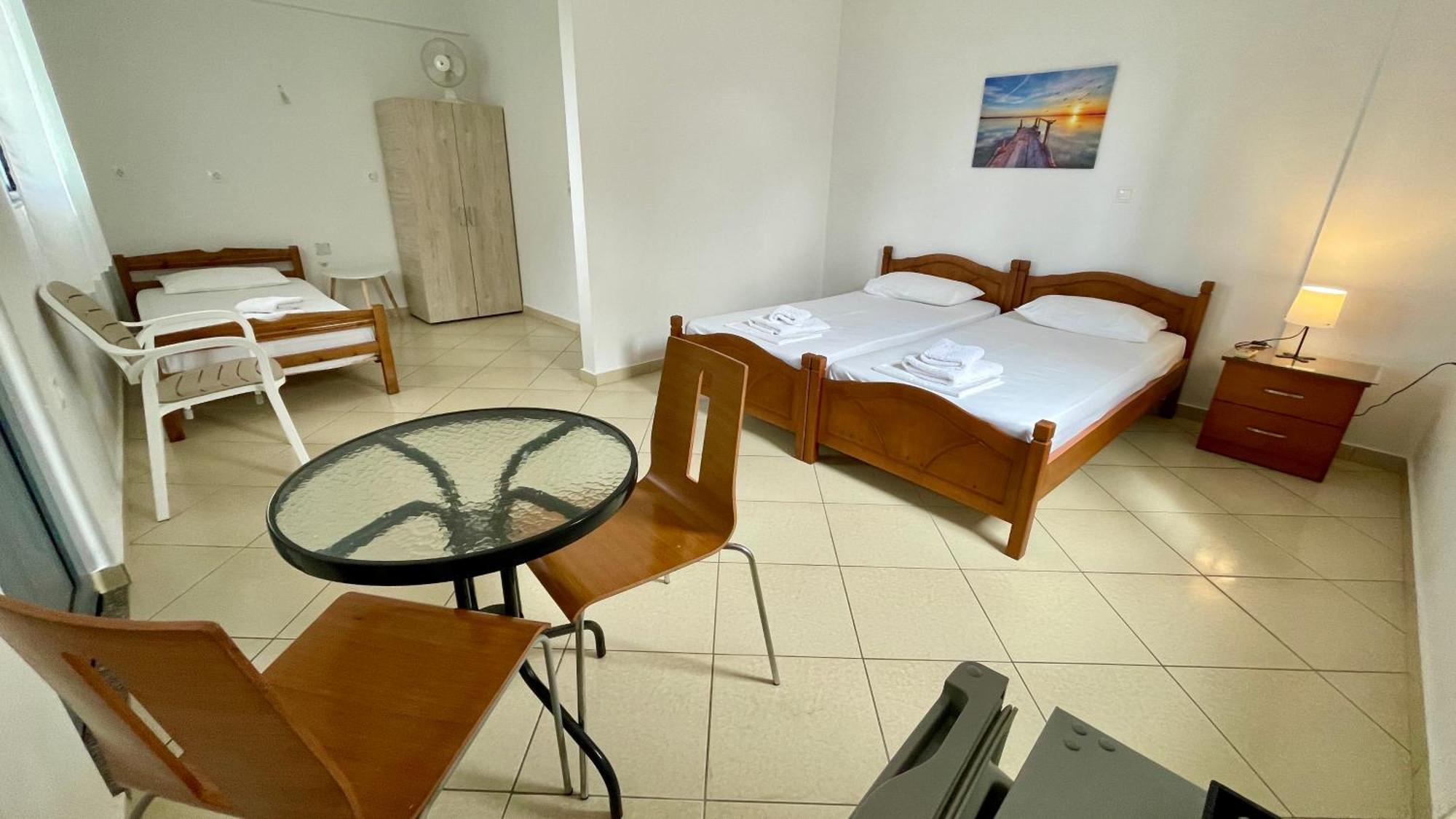 Tasos Rooms Himare Exterior photo