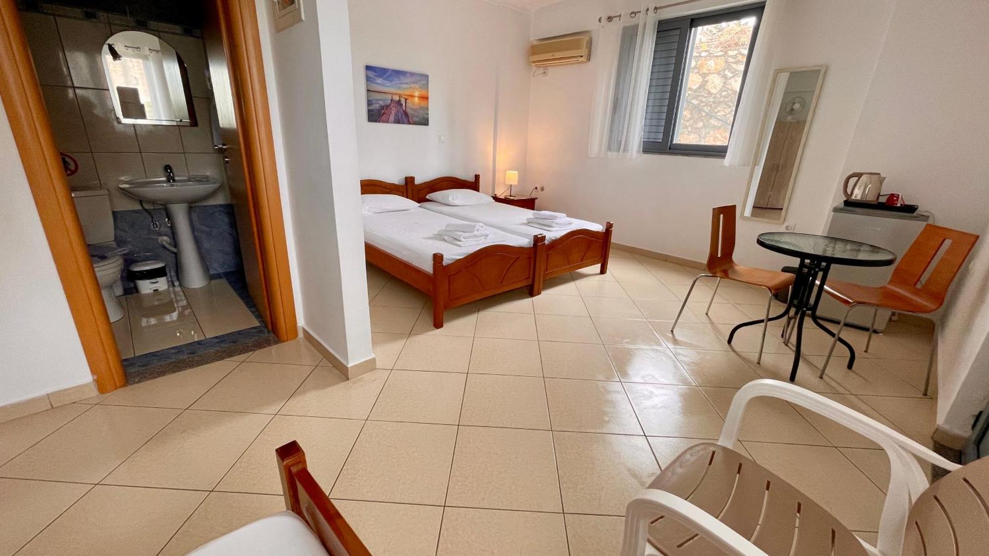Tasos Rooms Himare Exterior photo